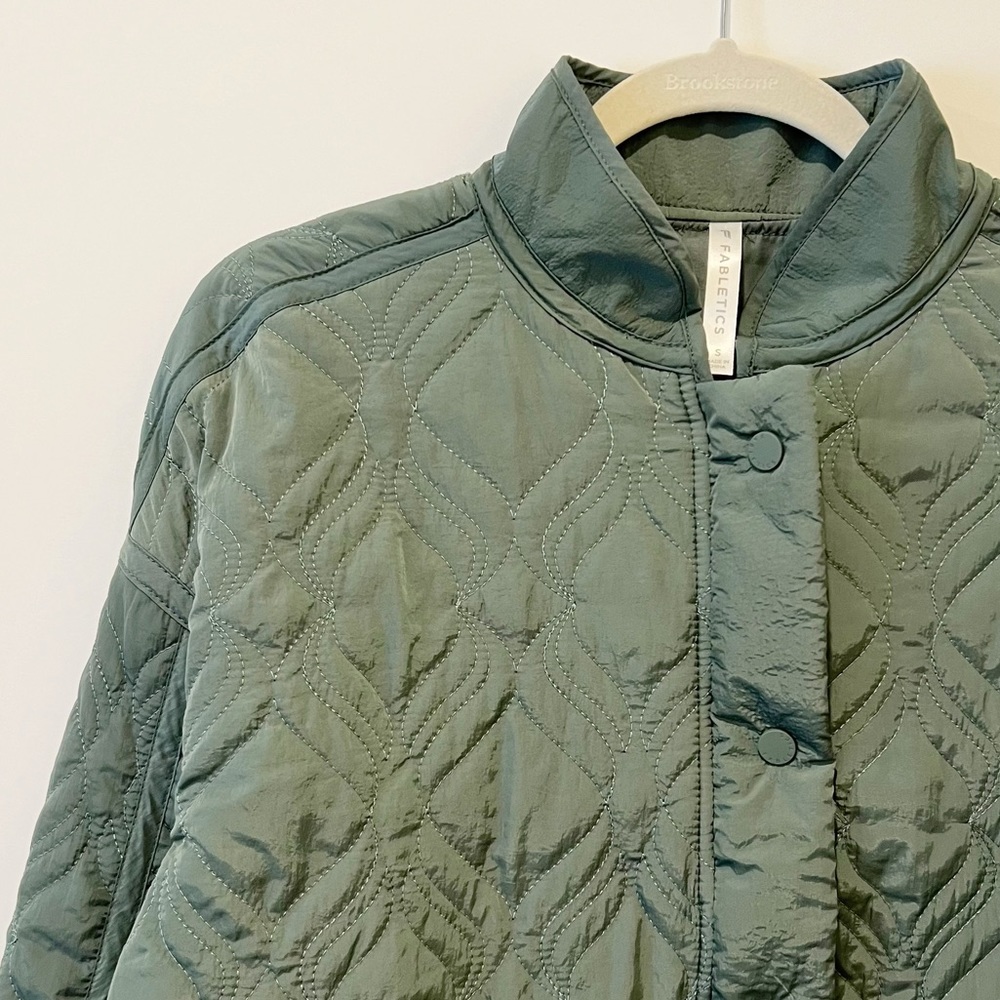 Fabletics Quilted Loft Jacket Green Full Zip Diamond Relaxed Bomber Size Small - Picture 11 of 14